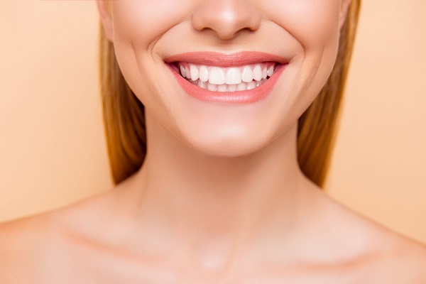 How A Cosmetic Dentist Can Close In Your Teeth